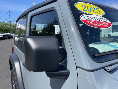 Used 2025 Jeep Wrangler Sport AWD/4WD image 10