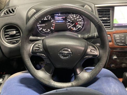 Used 2017 Nissan Pathfinder Platinum image 25