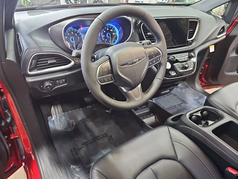 New 2026 Chrysler Pacifica Select image 18