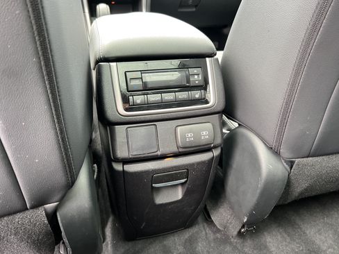 Used 2022 Subaru Ascent Limited w/ Technology Package AWD/4WD image 27