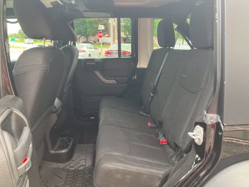 Used 2017 Jeep Wrangler Unlimited Sport AWD/4WD image 12