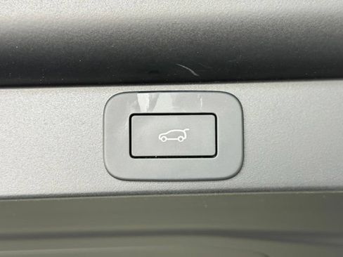 Used 2025 Land Rover Range Rover SE AWD/4WD image 18