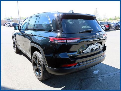 Certified 2023 Jeep Grand Cherokee Altitude AWD/4WD image 6