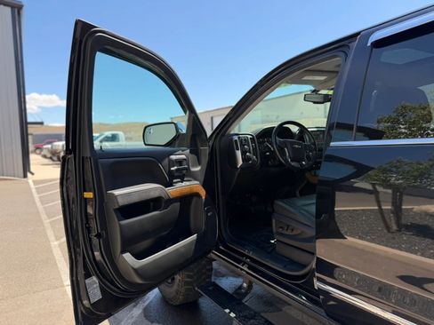 Used 2018 Chevrolet Silverado 1500 LTZ w/ LTZ Plus Package AWD/4WD image 17