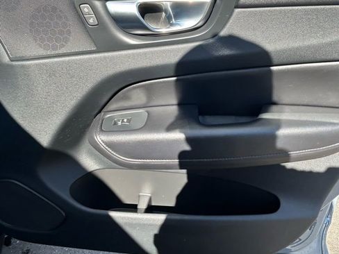 Used 2023 Volvo XC60 B5 Plus image 18