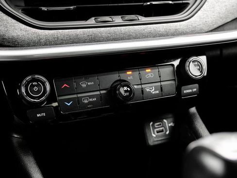 Used 2022 Jeep Compass Latitude image 33