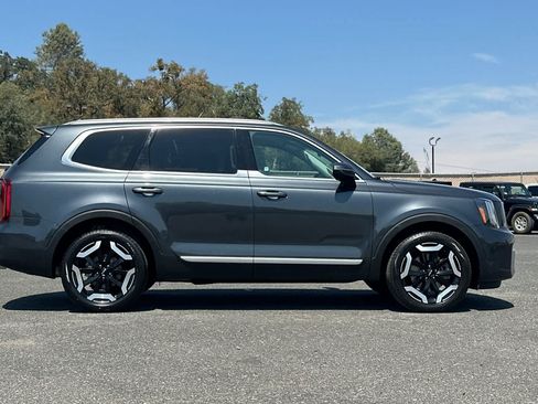 Used 2024 Kia Telluride S AWD/4WD image 2