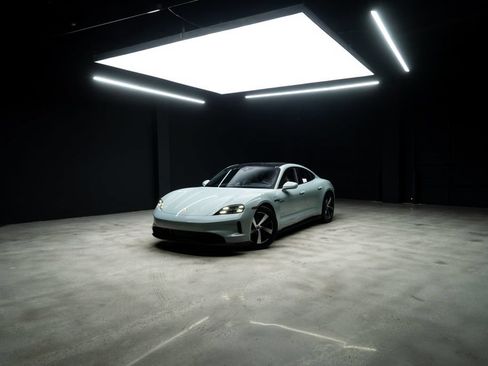 Used 2025 Porsche Taycan RWD image 40