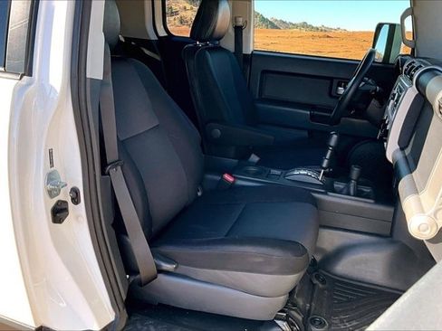 Used 2014 Toyota FJ Cruiser 4WD image 28