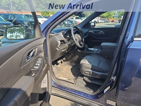 Used 2023 Chevrolet Traverse LT FWD image 7