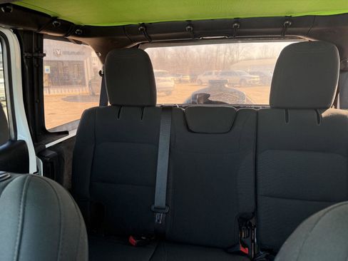 Used 2019 Jeep Wrangler Unlimited Sport image 28