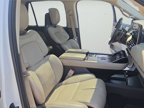 Used 2022 Lincoln Navigator Reserve AWD/4WD image 25