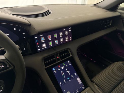 Used 2025 Porsche Taycan image 18