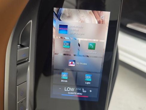 New 2025 BMW 740i xDrive w/ Premium Package image 26