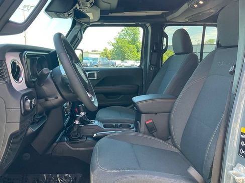 Used 2024 Jeep Wrangler Unlimited Sahara w/ Safety Group AWD/4WD image 2