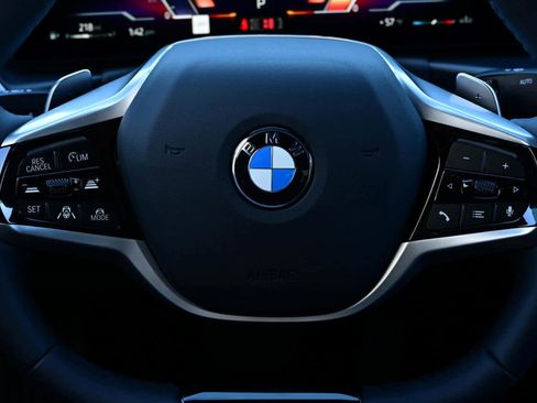 Used 2025 BMW 330i xDrive Sedan w/ Premium Package image 11