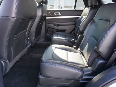 Used 2017 Ford Explorer XLT w/ Equipment Group 202A FWD image 18