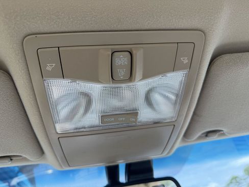 Used 2011 Toyota Avalon Limited FWD image 11