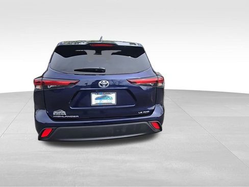 Used 2024 Toyota Highlander AWD image 7