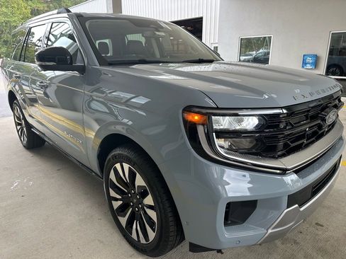 New 2025 Ford Expedition Platinum w/ Driver's Package image 10