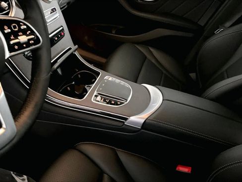 Used 2022 Mercedes-Benz GLC 300 4MATIC image 17