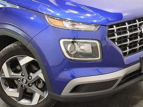 Used 2022 Hyundai Venue SEL image 40