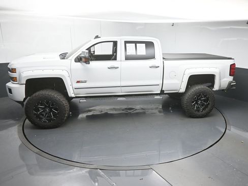 Used 2019 Chevrolet Silverado 2500 LTZ w/ Duramax Plus Package image 43