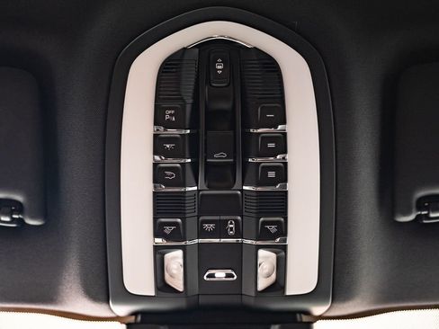 Certified 2026 Porsche Macan GTS AWD/4WD image 40