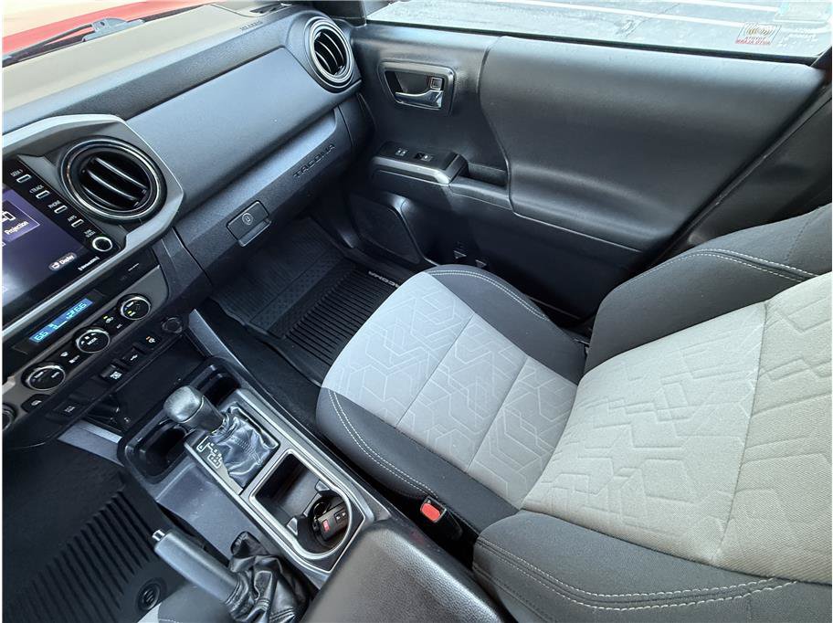 Used 2021 Toyota Tacoma TRD Off-Road AWD/4WD image 12