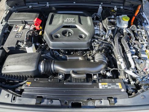 Used 2022 Jeep Wrangler Unlimited Sahara image 17