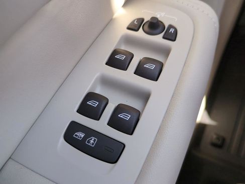 New 2026 Volvo XC60 B5 Ultra w/ Protection Package Premier image 21