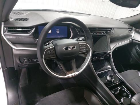 Used 2023 Jeep Grand Cherokee L Laredo AWD/4WD image 18