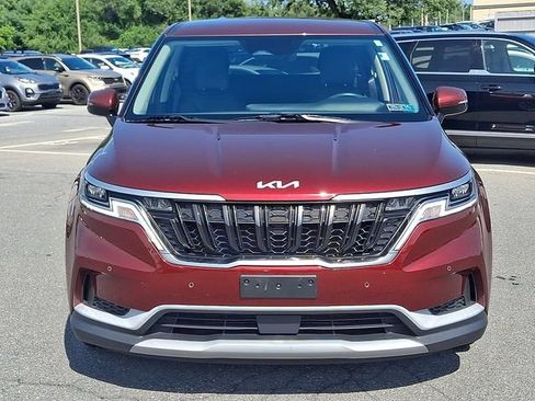 Used 2024 Kia Carnival EX FWD image 2