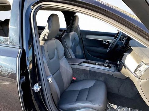 Certified 2024 Volvo V90 B6 Cross Country Plus w/ Climate Package image 8