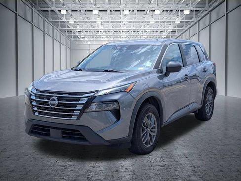 Used 2024 Nissan Rogue S FWD image 3