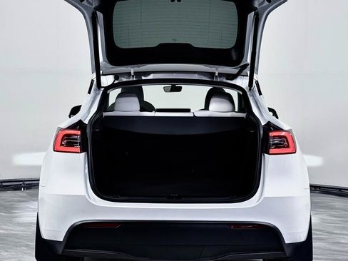 Used 2023 Tesla Model Y Long Range AWD/4WD image 40