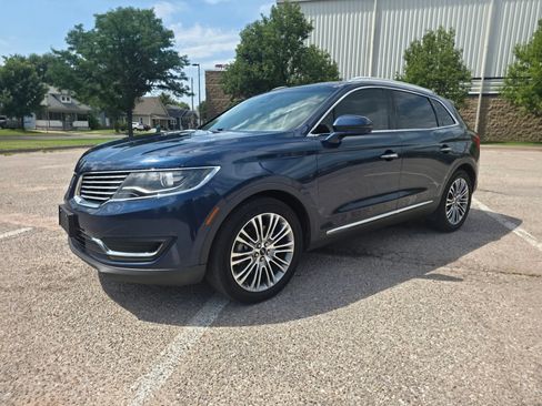 Used 2017 Lincoln MKX Reserve w/ Lincoln MKX Climate Package FWD image 3
