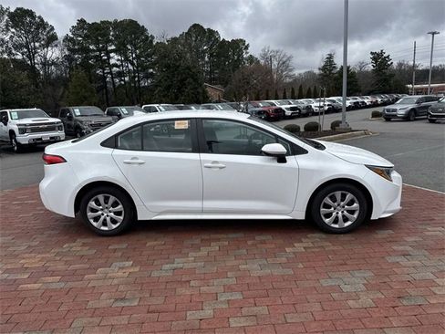 Used 2020 Toyota Corolla LE image 16