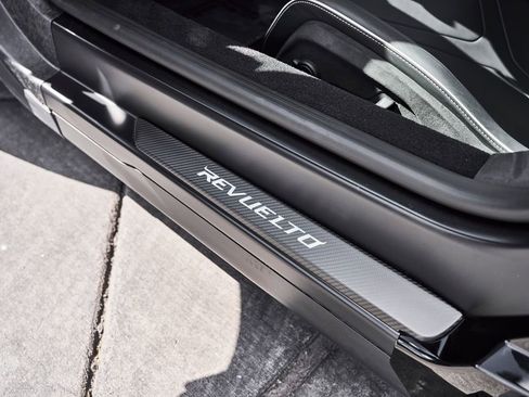 Used 2026 Lamborghini Revuelto AWD/4WD image 41