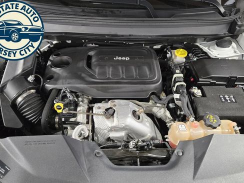 Used 2019 Jeep Cherokee Trailhawk w/ Comfort/Convenience Group AWD/4WD image 43