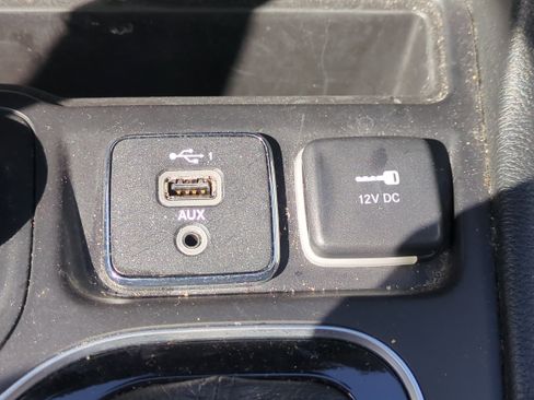 Certified 2023 Jeep Cherokee Altitude Lux image 24