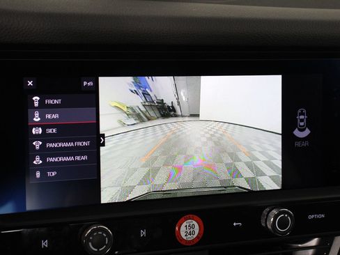 Certified 2026 Porsche Macan AWD/4WD image 17