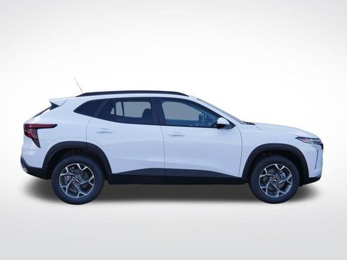 New 2026 Chevrolet Trax LT w/ Driver Confidence Package image 2