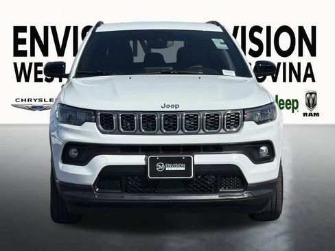 Used 2025 Jeep Compass Latitude image 3