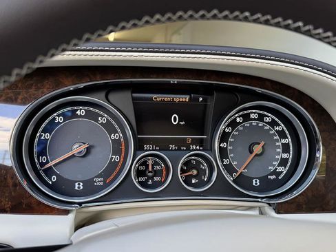 Used 2015 Bentley Flying Spur V8 image 20