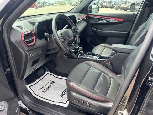 Used 2025 Chevrolet TrailBlazer RS w/ Convenience Package AWD/4WD image 9