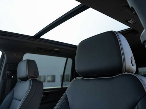 New 2026 Chevrolet Suburban Premier image 14