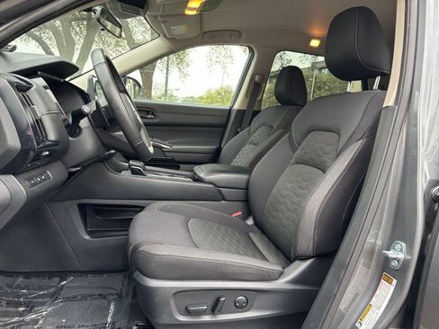 Used 2025 Nissan Pathfinder SV image 22