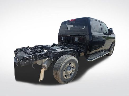 Used 2024 RAM 2500 Tradesman w/ Chrome Appearance Group AWD/4WD image 4
