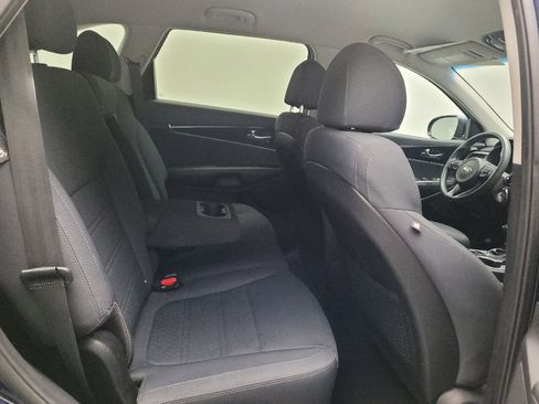 Used 2018 Kia Sorento FWD image 19